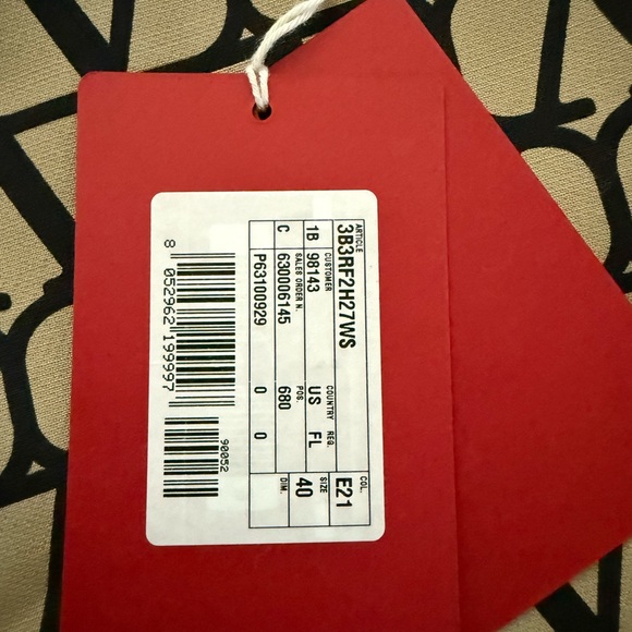 100% authentic Valentino shorts (size 4) - Picture 2 of 5